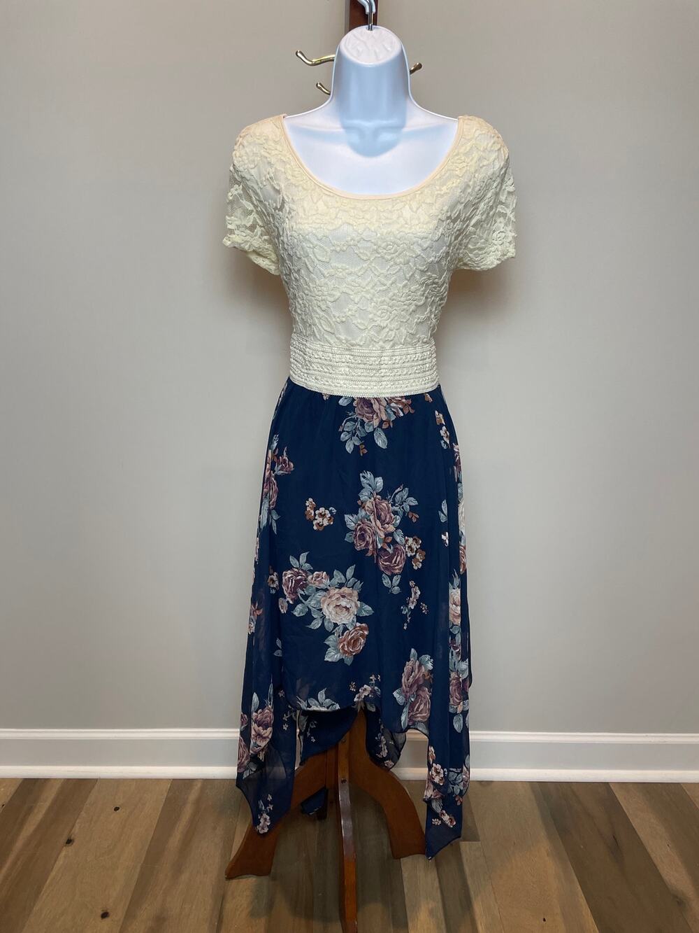 Rue+ Cream Lace and Navy Floral Chiffon Asymmetrical Dress Size 1X New With Tag